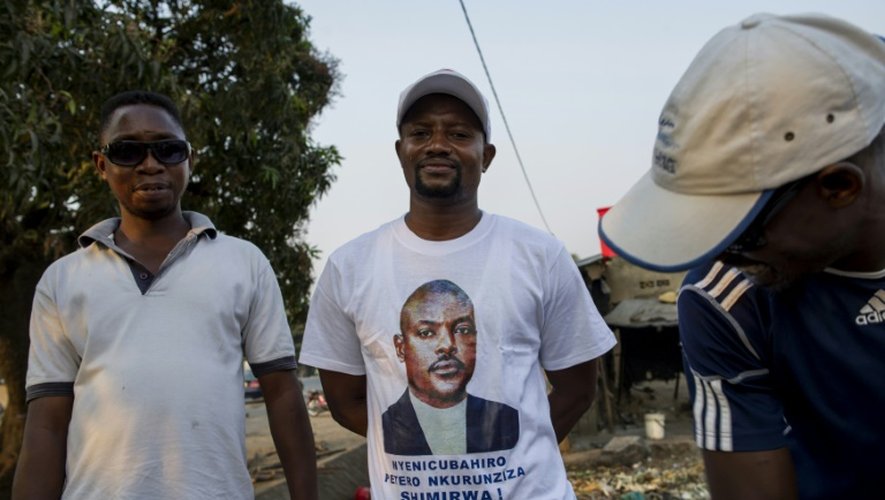 Des partisans du président burundais Pierre Nkurunziza, le 24 juillet 2015 à Bujumbura
