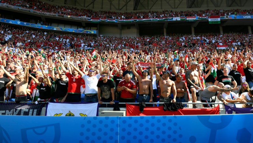 Des supporters hongrois au Parc OL à Lyon avant le match de l'Euro contre le Portugal, le 22 juin 2016