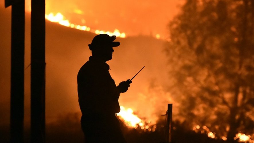 Un pompier près de South Lake, en Californie, le 2 août 2015