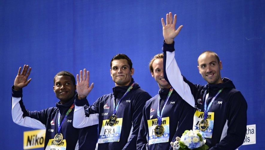 Le relais français champion du monde du 4x100 m nage libre, le 2 août 2015 à Kazan