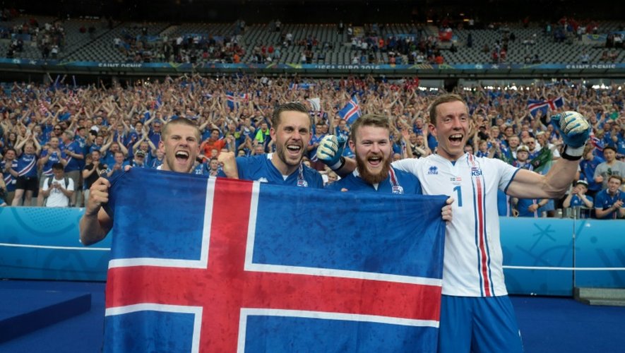 La joie des joueurs islandais, après leur qualification pour les 8e de l'Euro, le 22 juin 2016 au Stade de France