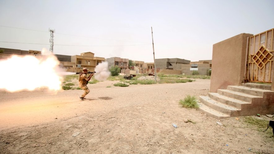 Un soldat des forces irakiennes dans un quartier de Fallouja, le 19 juin 2016