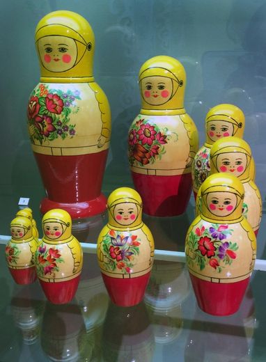 Les traditionnelles poupées russes lors d'une exposition à Moscou le 15 juillet 2015