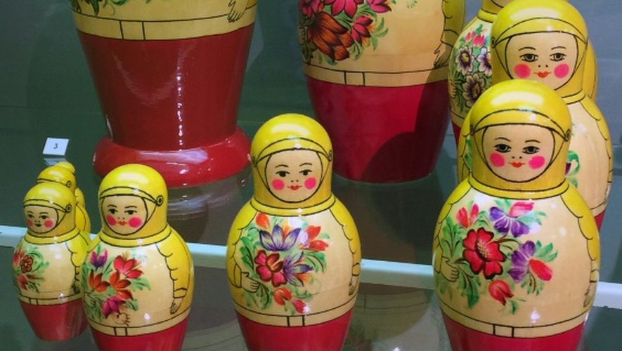 Les traditionnelles poupées russes lors d'une exposition à Moscou le 15 juillet 2015