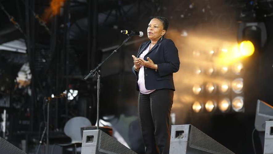 La ministre de la Justice Christiane Taubira récite un texte en hommage à Nelson Mandela, le 28 juin 2014 lors du festival Solidays à Paris