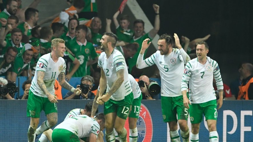 La joie des joueurs irlandais après le but de Robbie Brady contre l'Italie lors de l'Euro, le 22 juin 2016 à Lille