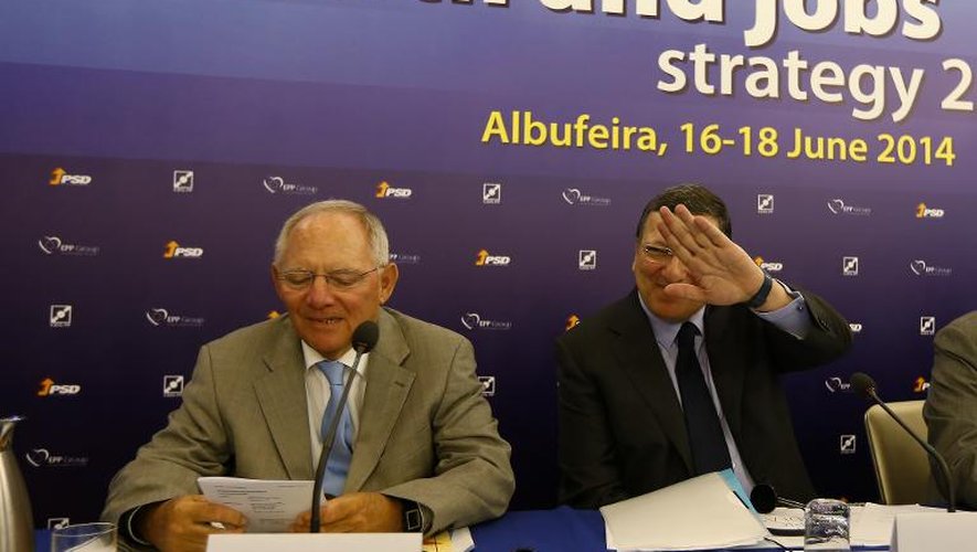 Le président de la Commission européenne, un Portugais, Jose Manuel Barroso, et le ministre des Finances allemand Wolfgang Schauble lors d'une conférence sur l'emploi à Albufeira le 17 juin 2014