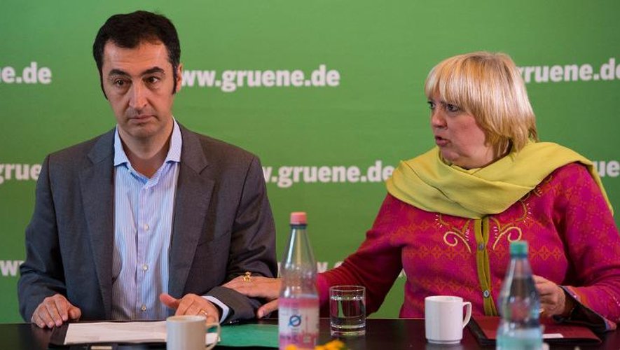 Les dirigeants des Verts, Cem Oezdemir et  Claudia Roth le 30 septembre 2013 à Berlin