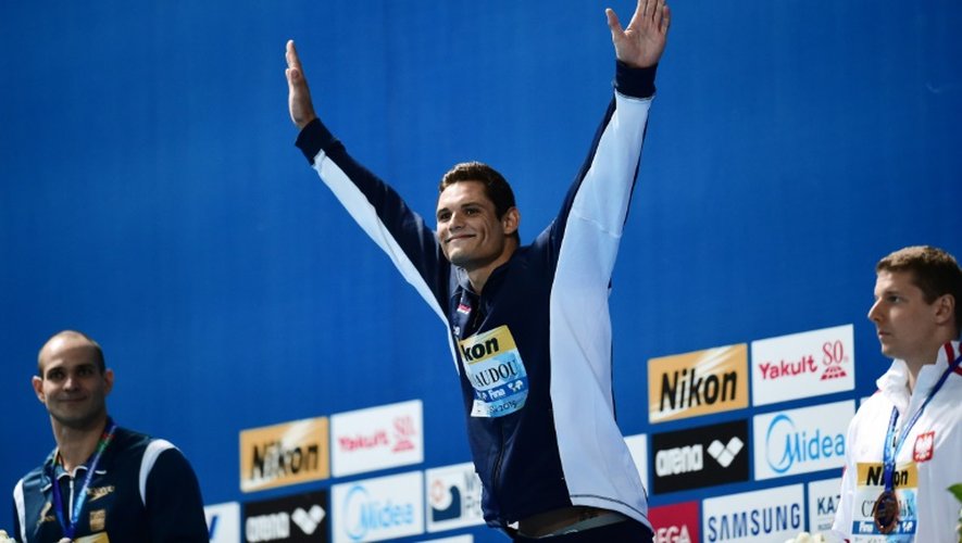 Florent Manaudou célèbre son titre de champion du monde au 50 m papillon aux Mondiaux, le 3 août 2015 à Kazan