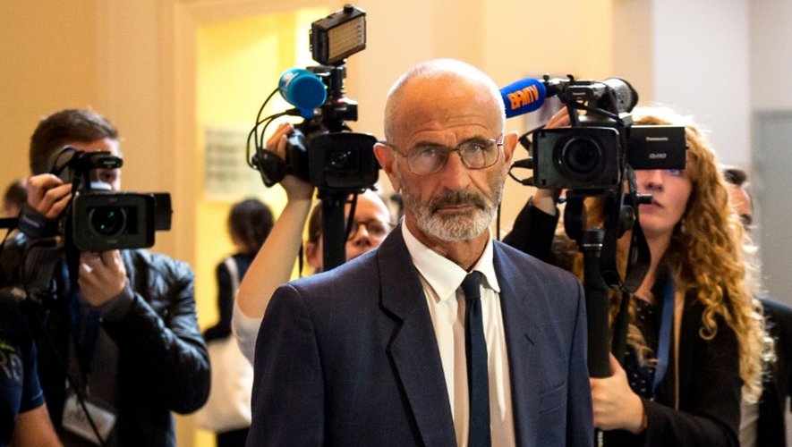 Michel Lafon, le père d'Adélaïde, à son arrivée le 20 juin 2016 au procès à Saint-Omer