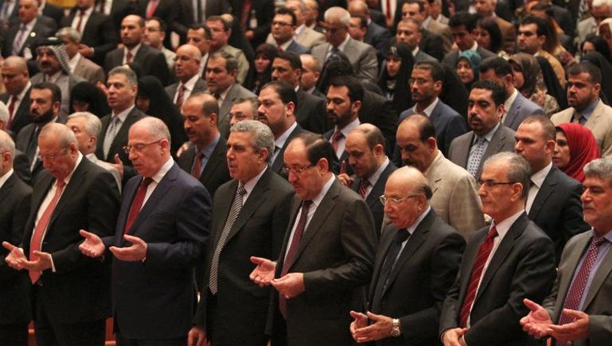 De hauts dirigeants irakiens dont le Premier ministre Nouri al-Maliki prêtent serment durant la première session du Parlement, le 1er juillet 2014  à Bagdad