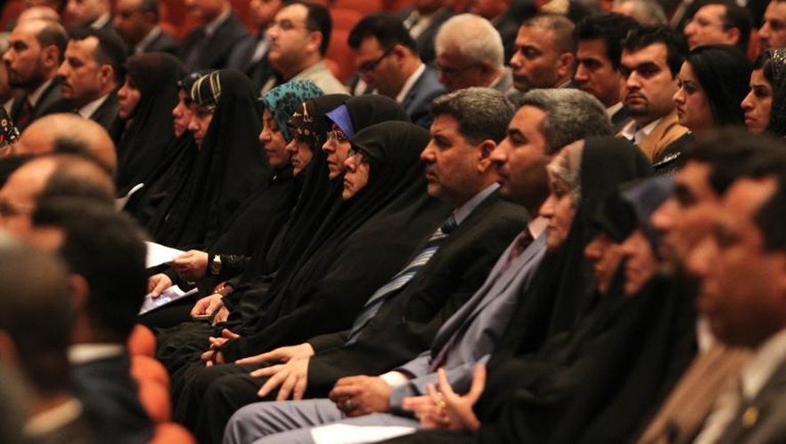 Des députés du nouveau Parlement irakien assistent à la première session, le 1er juillet 2014 à Bagdad