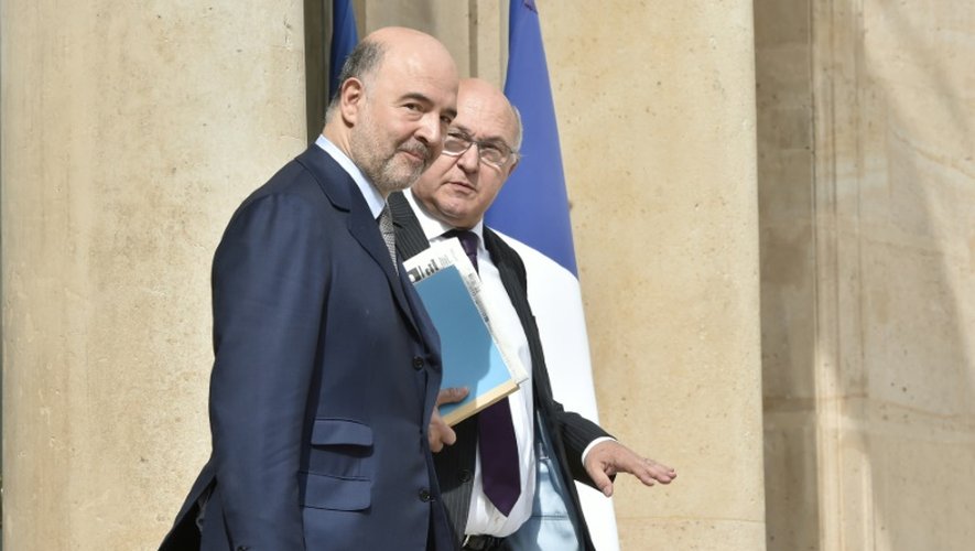 Le commissaire européen Pierre Moscovici et le ministre des Finanaces  Michel Sapin à l'issue de la réunion ministérielle de crise le 24 juin 2016 à l'Elysée à Paris