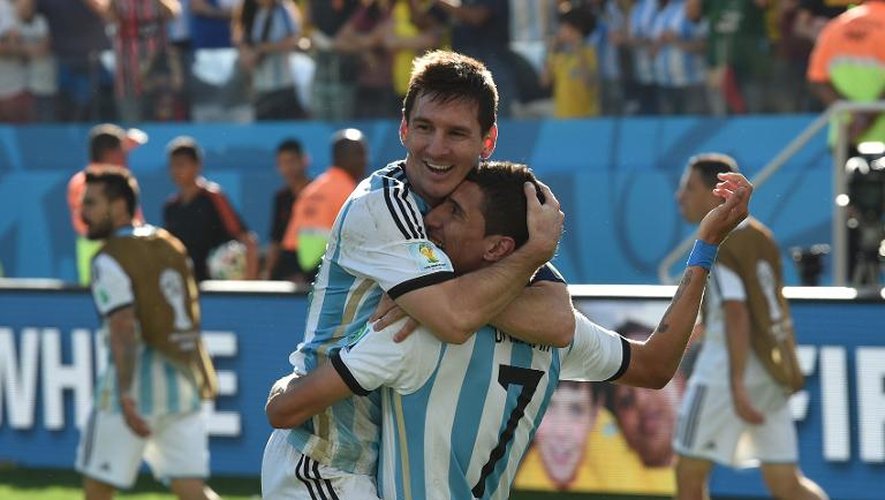 La joie Lionel Messi et Angel Di Maria, le passeur et le buteur pour l'Argentine face à la Suisse, le 1er juillet 2014 à Sao Paulo