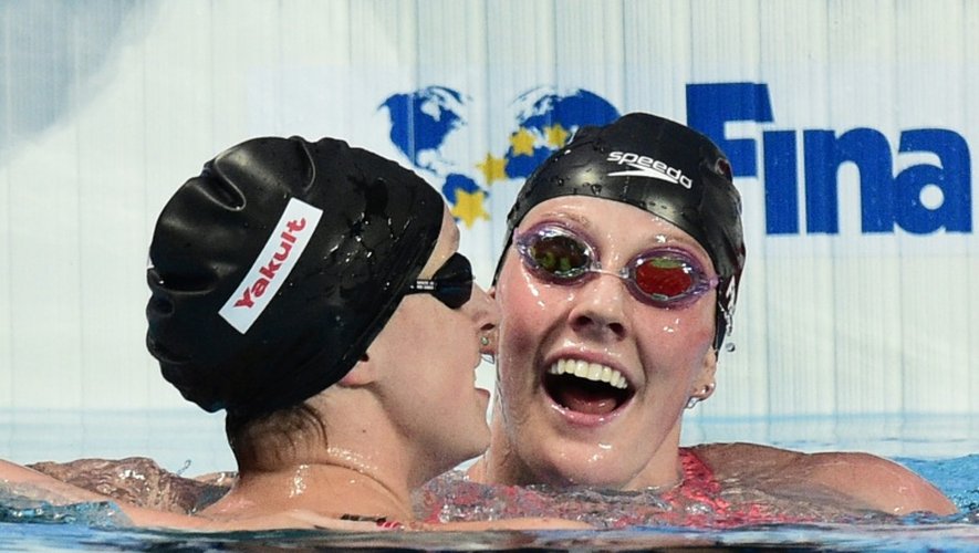 Les Américaines Katie Ledecky (g) et Missy Franklin, 1re et 3e du 200 m libre des Mondiaux de natation à Kazan, le 5 août 2015