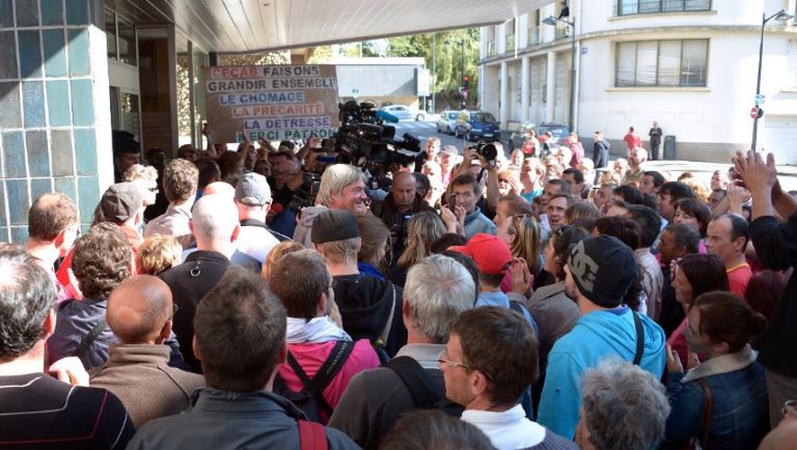 Des salariés de la société d'abattage Gad manifestent à Rennes lors d'un CCE, le 7 octobre 2013
