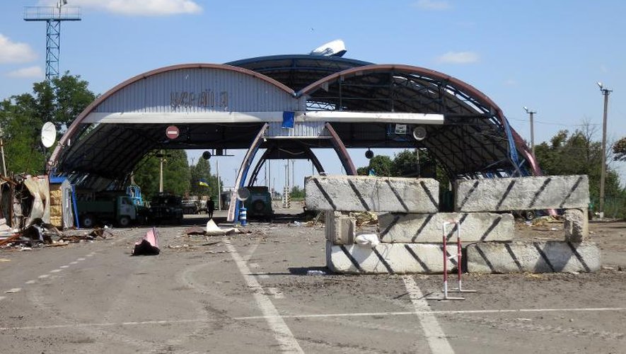 Le poste-frontière de Doljanskiï, le 2 juillet 2014, au lendemain de sa prise de contrôle par l'armée ukrainienne