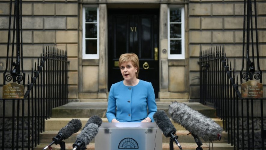 La Première ministre écossaise Nicola Sturgeon tient une conférence de presse, le 25 juin 2016 à Edimbourg