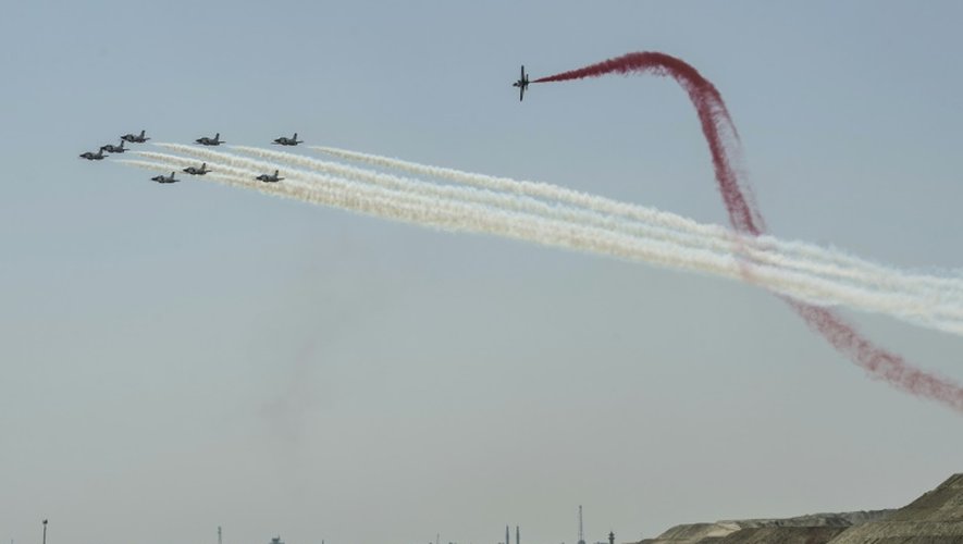 Défilé aérien de l'armée égyptienne lors de l'inauguration d'une seconde voie du canal de Suez, le 6 août 2015