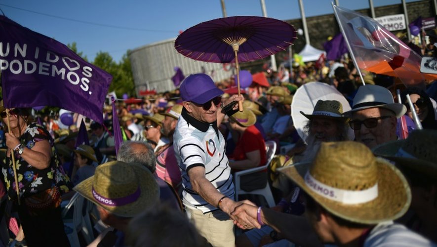 Des militants de Podemos lors d'un meeting de campagne électorale, le 24 juin à Madrid