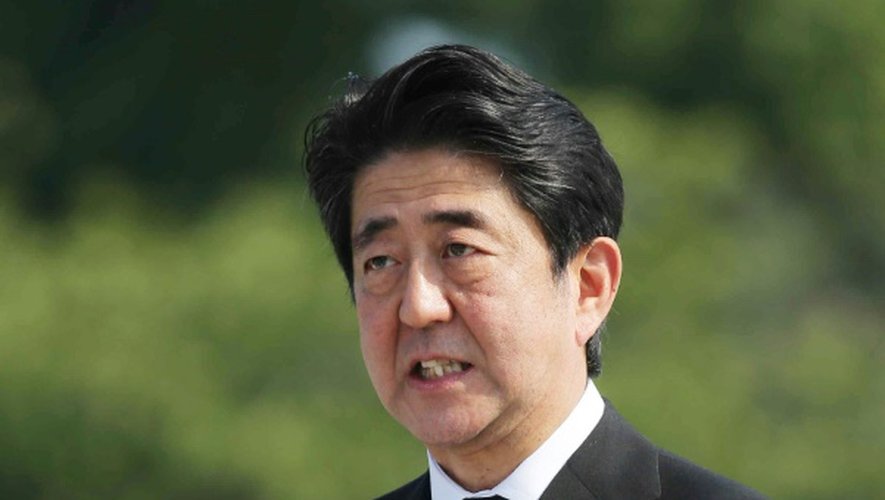 Le Premier ministre japonais Shinzo Abe lors de la commémoration de la première attaque nucléaire de l'histoire le 6 août 2015 à Hiroshima