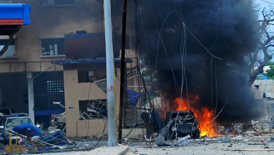 Explosion dans un hôtel de Mogadiscio, le 25 juin 2016 après une attaque d'insurgés islamistes somaliens