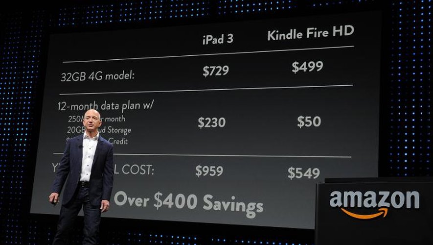 Un homme de chiffres autant que de lettres, le patron d'Amazon Jeff Bezos, le 6 septembre 2012 lors de la présentation du nouveau modèle de liseuse Kindle à Santa Monica, en Californie