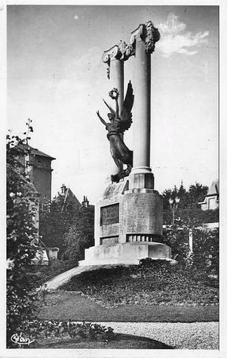 La "Victoire " de bronze, inaugurée en 1925.