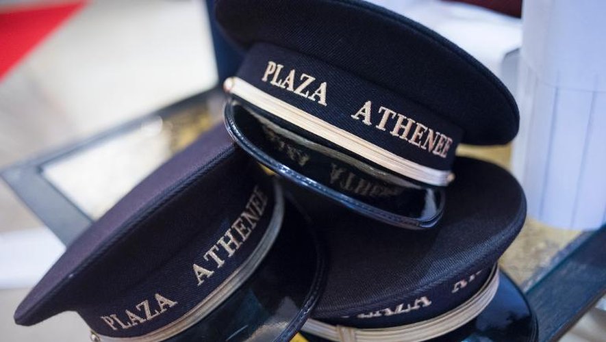 Les chapeaux des portiers du Plaza Athénée