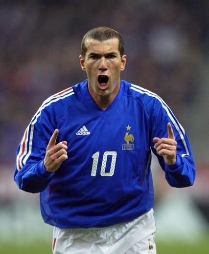 Zinedine Zidane, champion du monde en 1998, ici photographié le 27 mars 2002 au Stade de France à Saint-Denis près de Paris