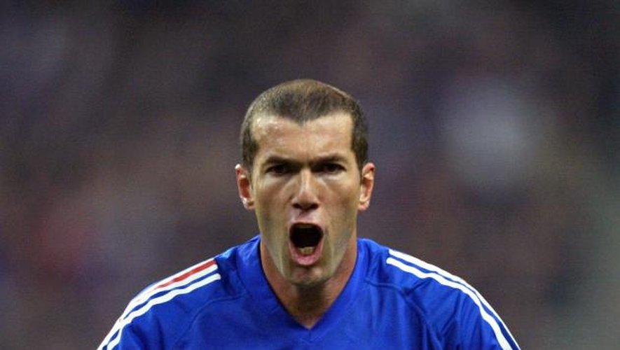 Zinedine Zidane, champion du monde en 1998, ici photographié le 27 mars 2002 au Stade de France à Saint-Denis près de Paris