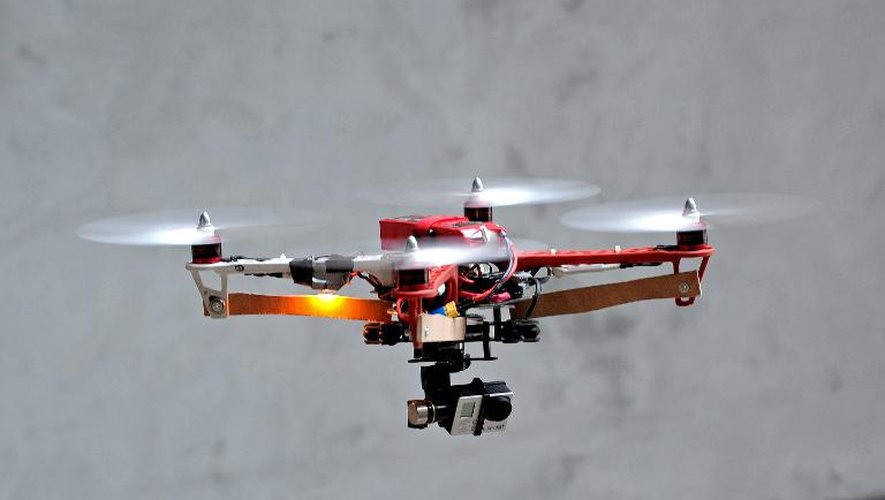 Un drone, équipé d'une caméra embarquée, conçu près de Grenoble, le 2 juillet 2014