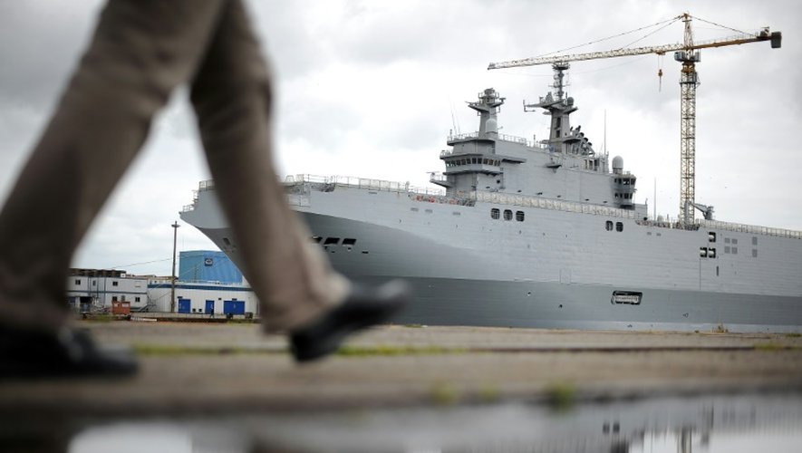 Le navire de guerre le Vladivostok dans le port de Saint-Nazaire le 9 mai 2014