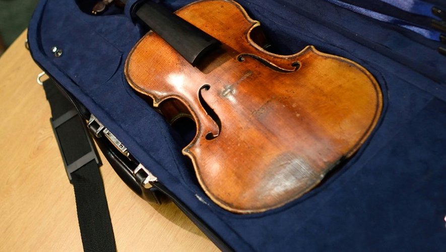 Le Stradivarius retrouvé, exposé le 6 août 2015 à New York