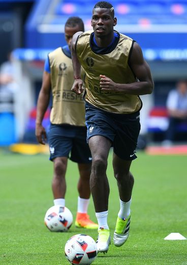 Le milieu Paul Pogba lors d'une séance d'entraînement avec l'équipe de France au Parc OL, le 25 juin 2016