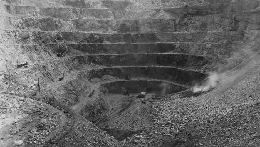 Le site d'extraction de charbon de la Découverte à Decazeville a été ferme en 1987.