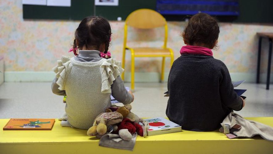 Des enfants dans une classe maternelle le 14 janvier 2013 à Firmin dans le sud de la France