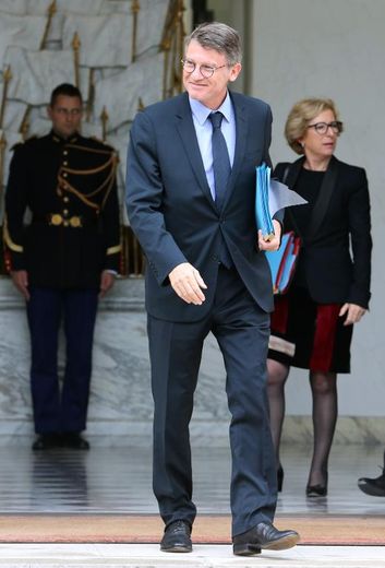 Vincent Peillon à la sortie du Conseil des ministres le 9 octobre 2013 à l'Elysée à Paris