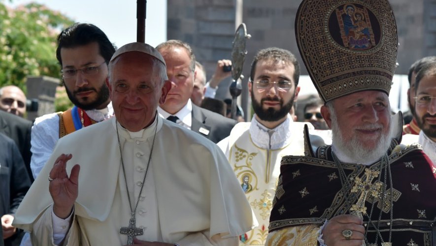 Le pape François et le chef de l'Eglise apostolique arménienne, le Catholikos Karékine II, le 26 juin 2016 à Erevan