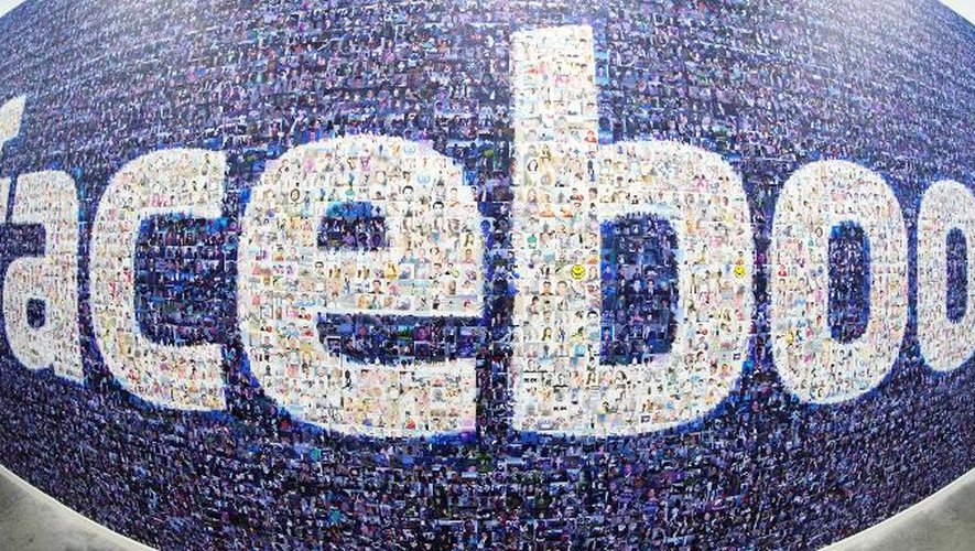 Le logo de Facebook créé à partir de multiples photos de ses utilisateurs
