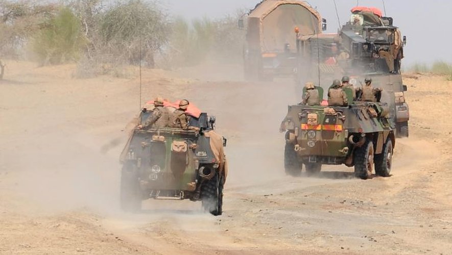 Un convoi de l'armée française au Mali entre Tombouctou et Douentza, le 4 février 2013