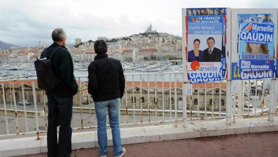 Des affiches électorales de la campagne municipale le 10 mars 2008 à Marseille
