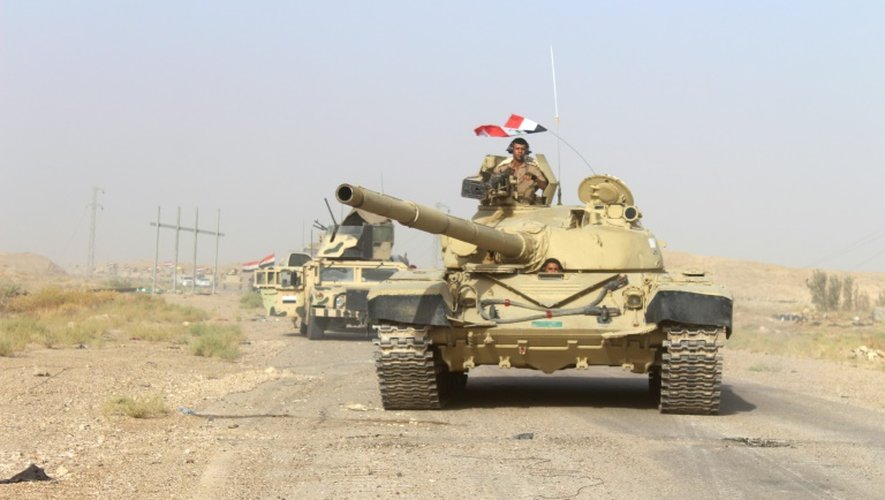 Les forces irakiennes près du village de Falahat à l'ouest de Fallouja le 27 juin 2016