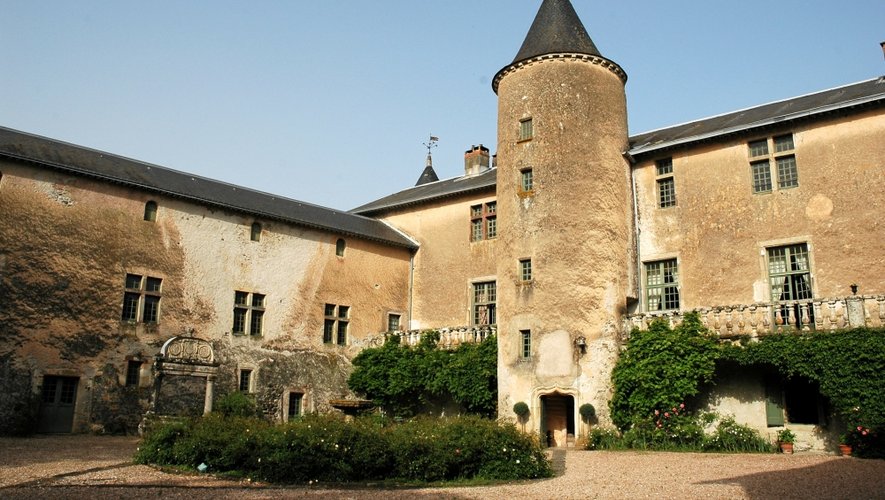 Le château de Fayet, construit sur un tertre à la Renaissance et résidence de plaisance où a séjourné Henri IV, autant de trésors sur un tout petit périmètre.