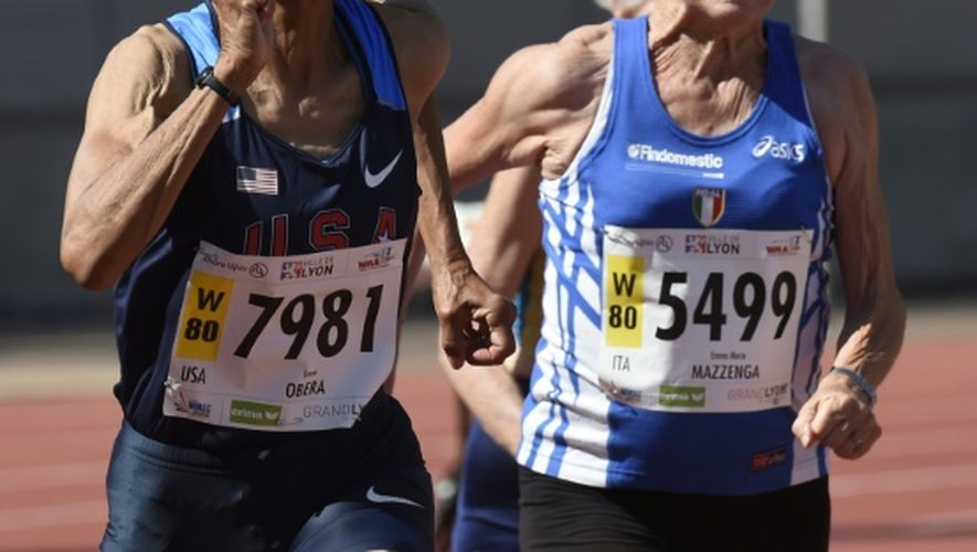 Le 100 m féminin des octogénaires avec l'Américaine Irene Obera (g) et l'Italienne Emma Maria Mazzenga, le 7 août 2015 à Lyon