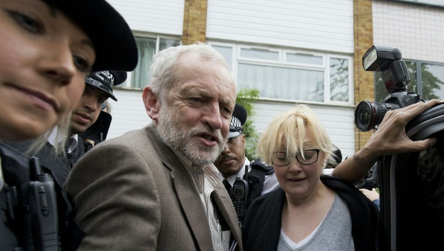 Jeremy Corbyn quitte sa résidence à Londres le 27 juin 2016