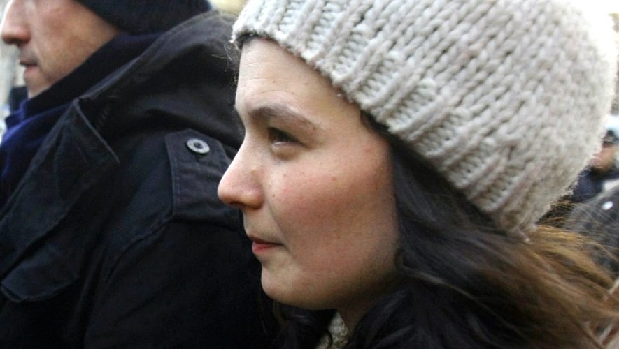 Yildune Levy, membre du groupe Tarnac, quitte le tribunal le 23 janvier 2009 à Paris