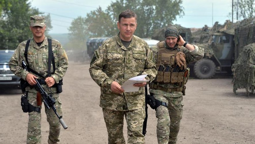 Le nouveau ministre de la Défense ukrainien le Colonel-General Valery Geletey, dans le campement des forces ukrainiennes à Izyum (nord-est), le 6 juillet 2014