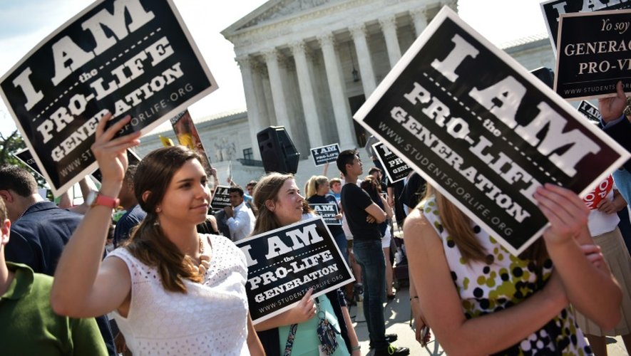 Des opposants à l'IVG devant la Cour Suprême, le 27 juin 2016 à Washington