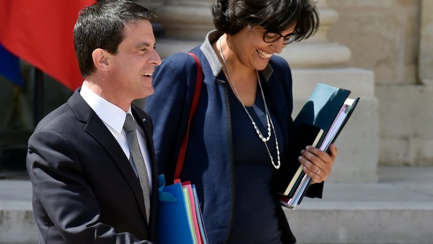 Le Premier ministre Manuel Valls et la ministre du Travail Myriam El Khomri, le 25 mai 2016 à Paris